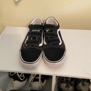 Black Old Skool Low Top Vans. Mens 8.5 Womens 10.